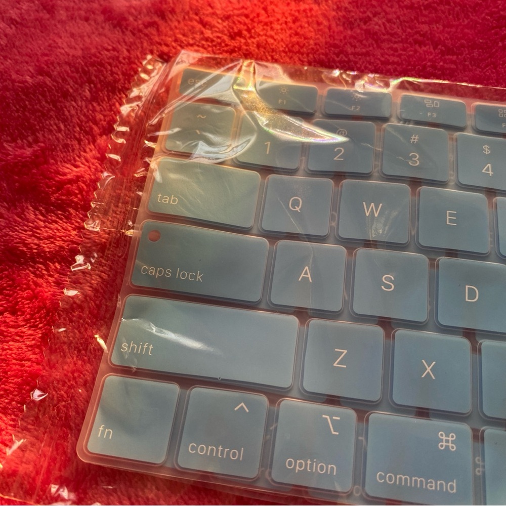 NWT Apple MacBook Pro Keyboard Cover x2 in Light Blue - Picture 2 of 4
